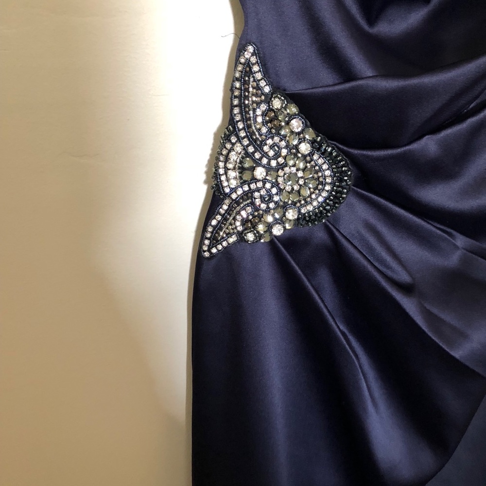 Elegant Eliza J One shoulder dress - Picture 3 of 3